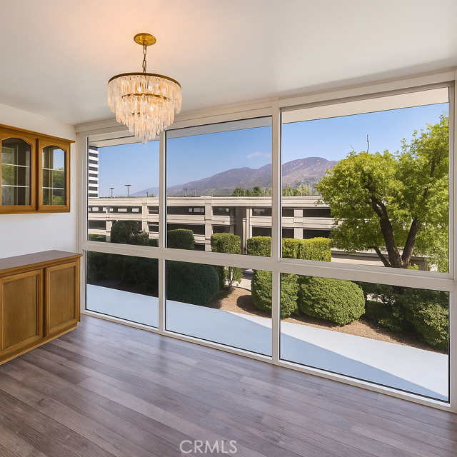 Detail Gallery Image 3 of 9 For 222 Monterey Rd #206,  Glendale,  CA 91206 - 3 Beds | 3 Baths