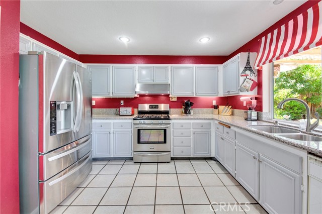 Detail Gallery Image 10 of 38 For 2825 W Newgrove St, Lancaster,  CA 93536 - 4 Beds | 3 Baths