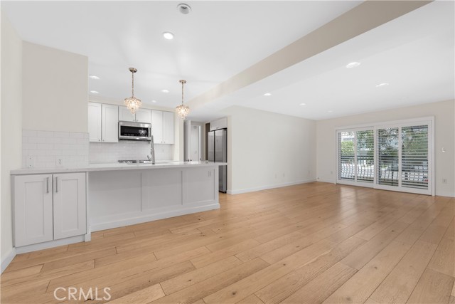 Image 6 of 33 For 5257 Radford Ave  101