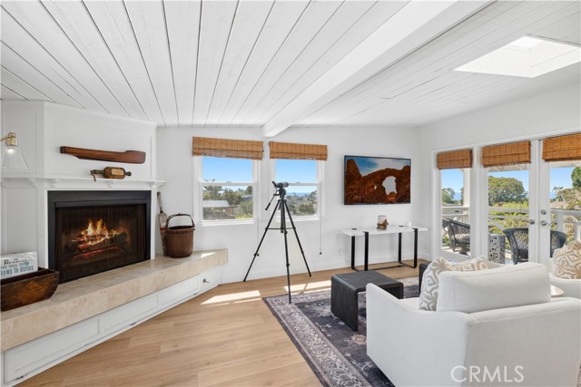 Detail Gallery Image 10 of 21 For 540 De Anza Dr, Corona Del Mar,  CA 92625 - 4 Beds | 3/1 Baths