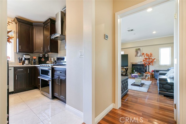 Detail Gallery Image 13 of 51 For 1301 Corona Dr, Glendale,  CA 91205 - 3 Beds | 5 Baths