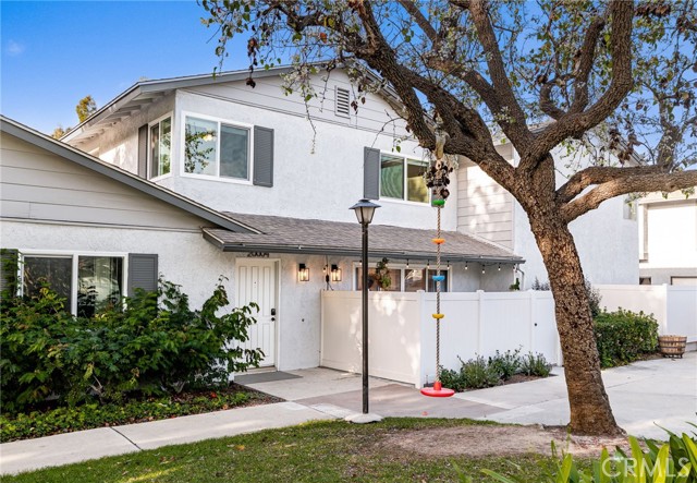 Detail Gallery Image 2 of 45 For 20004 Waverly Glen #46,  Yorba Linda,  CA 92886 - 2 Beds | 1/1 Baths