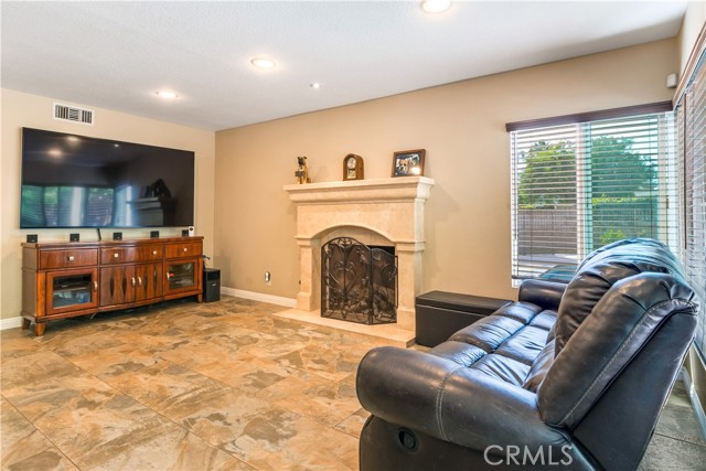 Detail Gallery Image 14 of 37 For 1381 Casey Ct, Upland,  CA 91784 - 3 Beds | 3/1 Baths