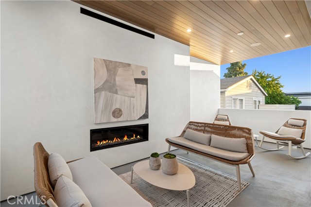 Detail Gallery Image 8 of 21 For 605 1/2 Carnation, Corona Del Mar,  CA 92625 - 2 Beds | 2/1 Baths