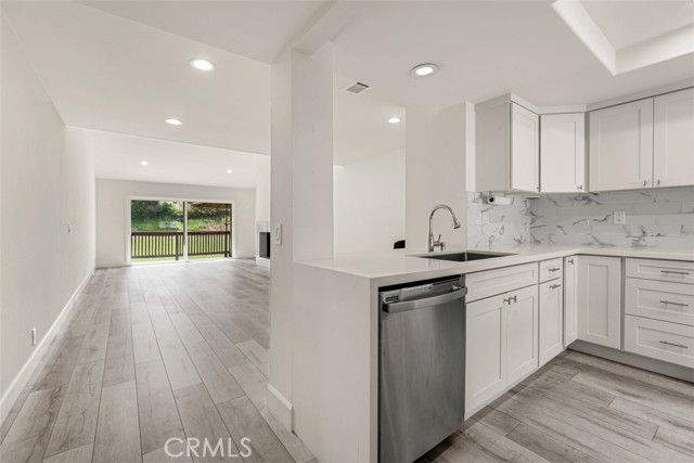 Detail Gallery Image 8 of 23 For 52 Sea Pine, Newport Beach,  CA 92660 - 2 Beds | 2 Baths