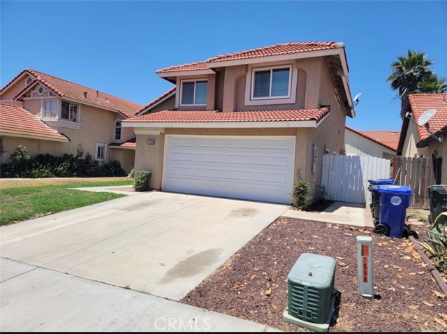 Detail Gallery Image 2 of 19 For 7598 Honeysuckle, Fontana,  CA 92336 - 3 Beds | 2/1 Baths