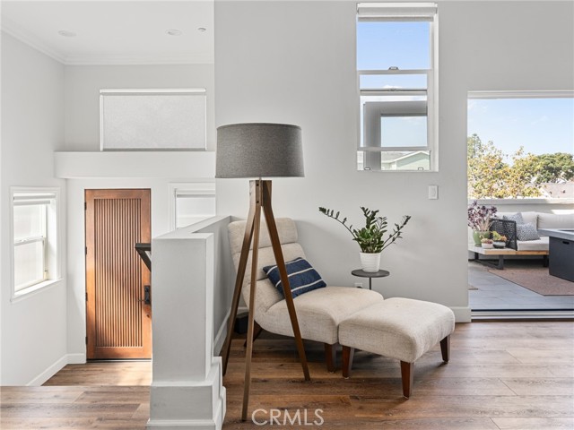 Detail Gallery Image 5 of 32 For 3506 Blossom Ln #C,  Redondo Beach,  CA 90278 - 3 Beds | 2/1 Baths