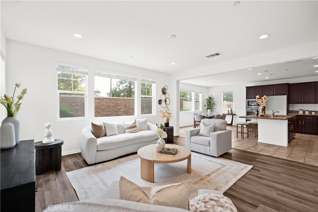 MLS #WS25110783 img 5