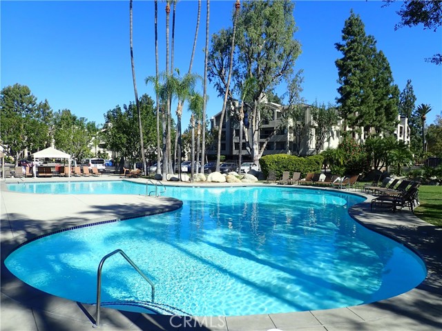 Detail Gallery Image 16 of 24 For 21400 Burbank Bld #201,  Woodland Hills,  CA 91367 - 2 Beds | 2 Baths