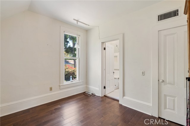 211 E Virginia Avenue, Glendora CA: https://media.crmls.org/medias/783ff31a-94a1-4dcb-a235-cf372b7e2033.jpg