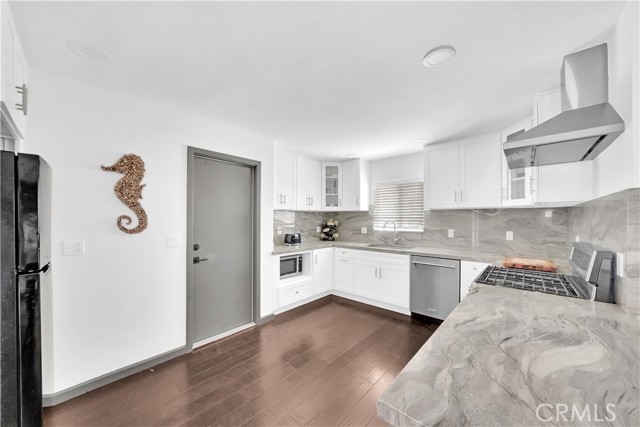 Detail Gallery Image 14 of 35 For 8051 Driftwood Dr, Huntington Beach,  CA 92646 - 4 Beds | 2 Baths