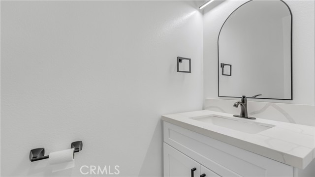 Detail Gallery Image 14 of 19 For 527 B E Elmwood, Burbank,  CA 91501 - 2 Beds | 3 Baths