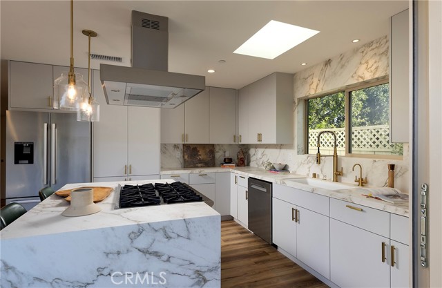 Detail Gallery Image 27 of 37 For 212 E 19th St, Costa Mesa,  CA 92627 - 5 Beds | 4 Baths