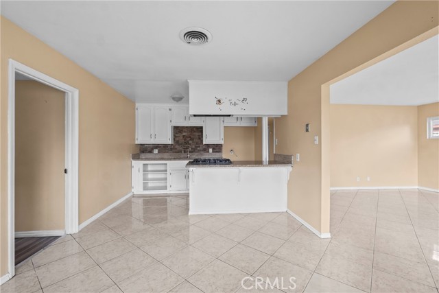 Detail Gallery Image 7 of 23 For 1320 White Ln, Bakersfield,  CA 93307 - 4 Beds | 2 Baths