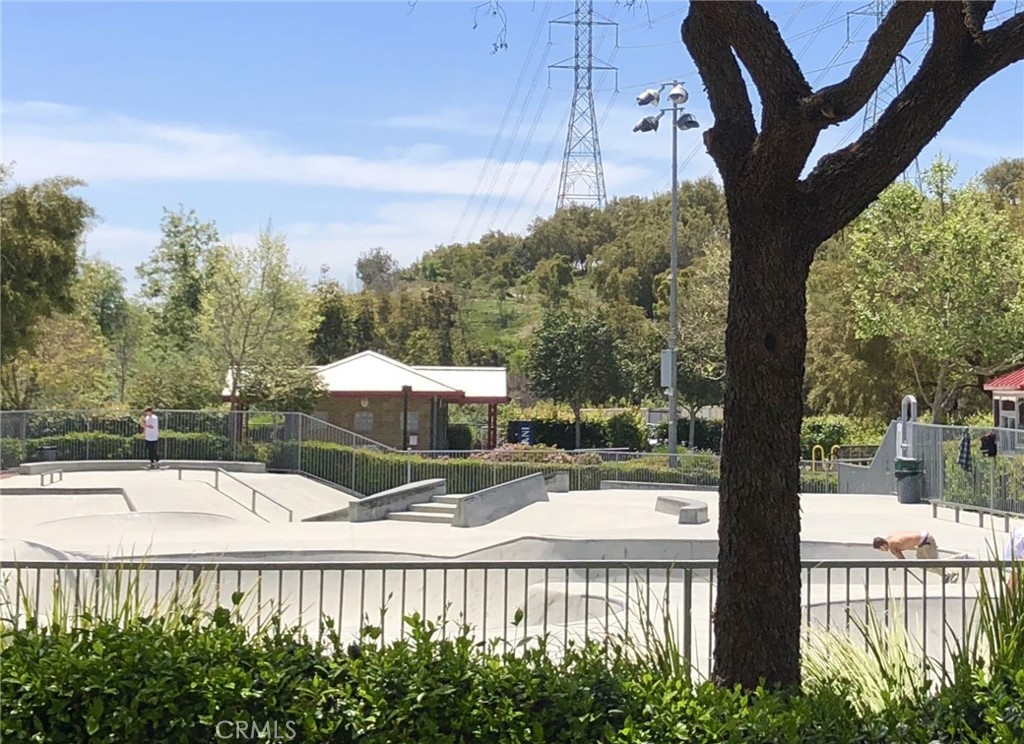 https://media.crmls.org/medias/78422a60-d01f-4a36-99fc-6206b657f89c.jpg?preset=X-Large