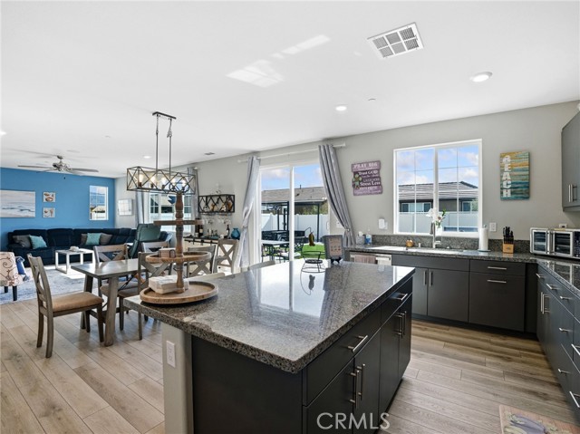 Detail Gallery Image 20 of 47 For 571 Tucker, Rialto,  CA 92377 - 4 Beds | 3 Baths