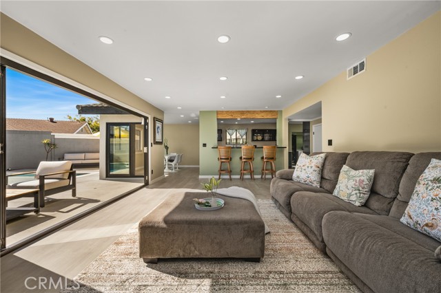 Detail Gallery Image 16 of 64 For 7830 E Ring, Long Beach,  CA 90808 - 4 Beds | 4 Baths