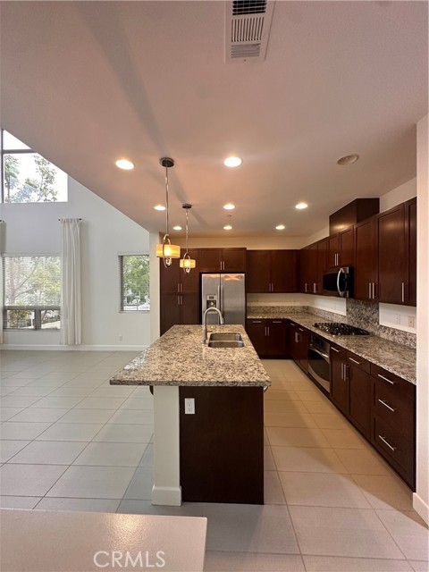 Detail Gallery Image 13 of 69 For 27 Soho, Irvine,  CA 92612 - 3 Beds | 3 Baths