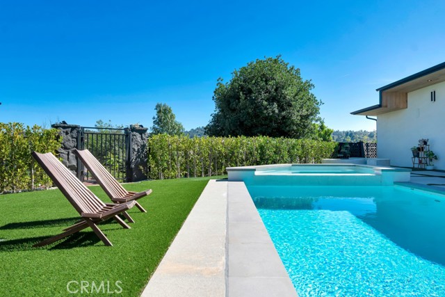 Detail Gallery Image 37 of 72 For 15641 High Knoll Rd, Encino,  CA 91436 - 5 Beds | 4/1 Baths