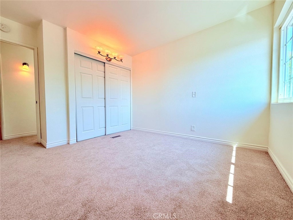 https://media.crmls.org/medias/784418f7-e7ba-4bd9-ae00-dff8f1703af1.jpg?preset=X-Large