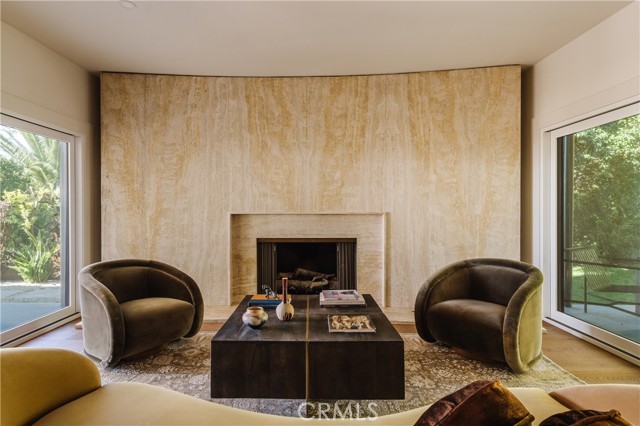 2201 N Hobart Boulevard, Los Angeles CA: https://media.crmls.org/medias/78442969-0a66-42c9-9797-3590640976ed.jpg