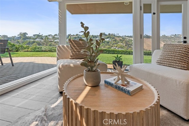 1056 Madison Place, Laguna Beach CA: https://media.crmls.org/medias/7844e1c5-523a-4e99-9a6e-5accb25793bc.jpg