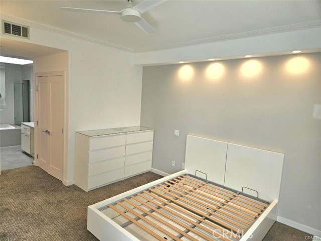 Detail Gallery Image 4 of 25 For 2233 Martin #318,  Irvine,  CA 92612 - 2 Beds | 2 Baths