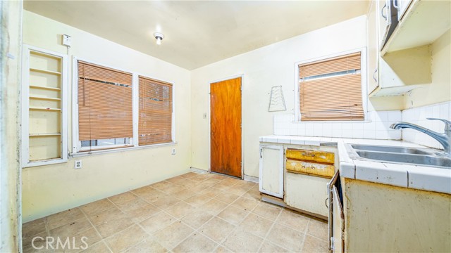 Detail Gallery Image 5 of 17 For 7856 Lemp Ave, North Hollywood,  CA 91605 - 3 Beds | 1 Baths