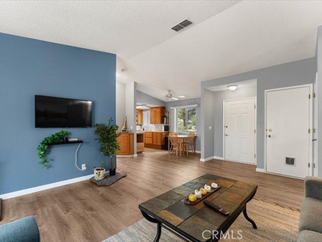 Detail Gallery Image 10 of 48 For 667 Brookridge Dr, Redding,  CA 96003 - 2 Beds | 2 Baths