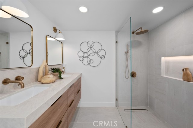 1975 E Mark Leslie, Palm Springs, CA 92264