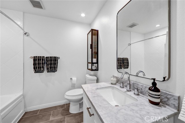 Detail Gallery Image 14 of 24 For 8400 De Longpre #212,  West Hollywood,  CA 90069 - 2 Beds | 2 Baths