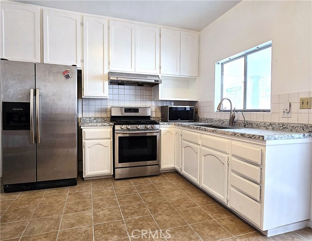 3033 N Main Street, Los Angeles CA: https://media.crmls.org/medias/784878d8-c212-4cd9-b404-fcb31dc588bb.jpg