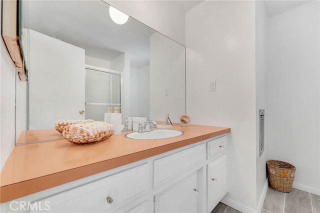 Detail Gallery Image 21 of 47 For 17244 Barneston Ct, Granada Hills,  CA 91344 - 3 Beds | 2 Baths