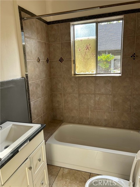 121 W 18th Street, Santa Ana CA: https://media.crmls.org/medias/784917ed-d1e4-4278-a426-40474b53f73b.jpg