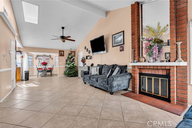 25790 Parada, Valencia CA: https://media.crmls.org/medias/784a6f5a-5e78-4bfd-a74c-64800b6deb9e.jpg