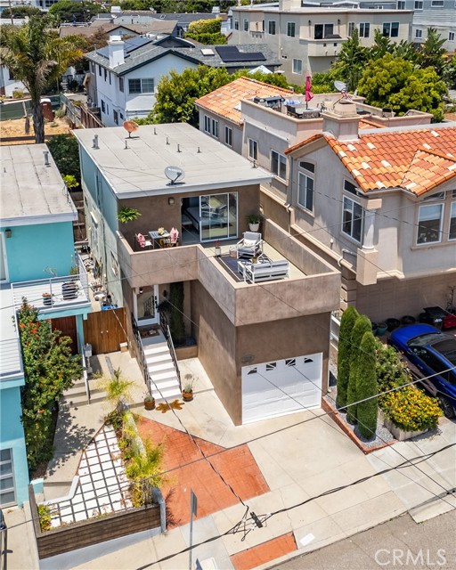 1107 2nd Street, Hermosa Beach, California 90254, 3 Bedrooms Bedrooms, ,1 BathroomBathrooms,Residential,Sold,2nd,SB24118456