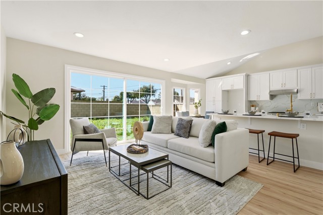 Detail Gallery Image 10 of 29 For 9602 Ives, Bellflower,  CA 90706 - 4 Beds | 3 Baths