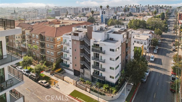 Detail Gallery Image 35 of 41 For 903 S New Hampshire Ave #303,  Los Angeles,  CA 90006 - 3 Beds | 2 Baths