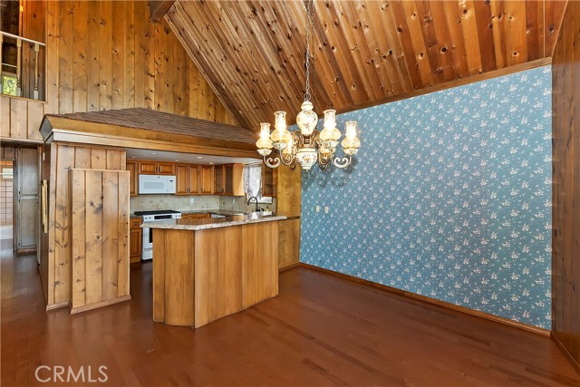 Detail Gallery Image 13 of 40 For 28992 Banff Dr, Lake Arrowhead,  CA 92352 - 3 Beds | 3 Baths