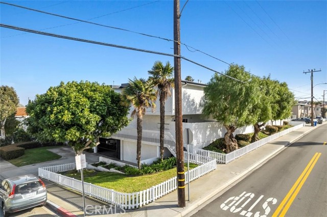 2000 Voorhees Avenue, Redondo Beach, California 90278, 3 Bedrooms Bedrooms, ,2 BathroomsBathrooms,Residential,Sold,Voorhees,SB23026527