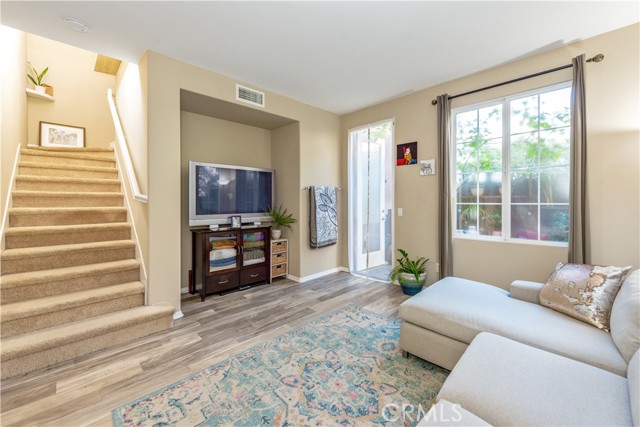 Detail Gallery Image 4 of 58 For 80 Great Lawn, Irvine,  CA 92620 - 3 Beds | 2/1 Baths