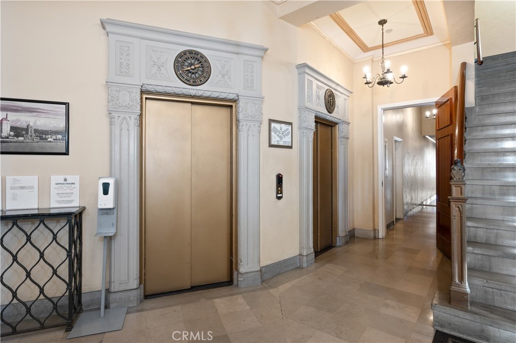 https://media.crmls.org/medias/784d7058-1835-40dc-b2cc-50449ee5b1b2.jpg?preset=X-Large