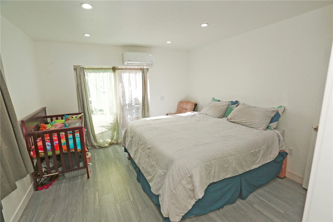 Detail Gallery Image 11 of 21 For 902 W 132nd St, Compton,  CA 90222 - 4 Beds | 2/1 Baths