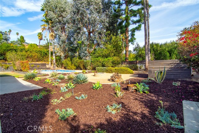 Detail Gallery Image 29 of 40 For 4614 Sendero Pl, Tarzana,  CA 91356 - 5 Beds | 3/1 Baths