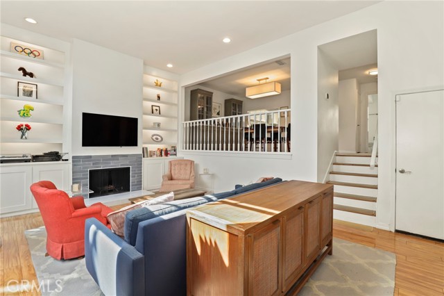 Detail Gallery Image 4 of 38 For 209 S Oakland Ave #D,  Pasadena,  CA 91101 - 3 Beds | 2/1 Baths