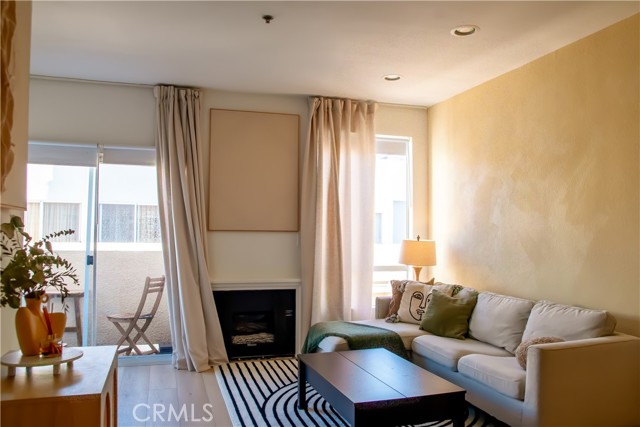 Detail Gallery Image 2 of 21 For 19350 Sherman Way #338,  Reseda,  CA 91335 - 2 Beds | 2 Baths