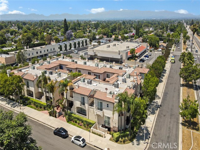 5753 White Oak Avenue, Encino CA: https://media.crmls.org/medias/7853a12d-d4e7-4463-a47d-e9383b07822b.jpg