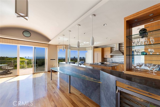 3 Harbor Ridge Drive, Newport Beach CA: https://media.crmls.org/medias/785404b1-ceff-439b-a852-6f435ce2611b.jpg