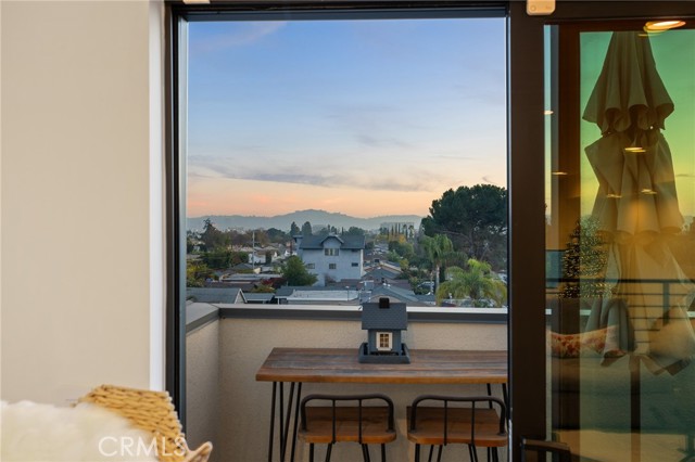 Detail Gallery Image 31 of 45 For 11324 W Raitt Ln, North Hollywood,  CA 91606 - 3 Beds | 4 Baths