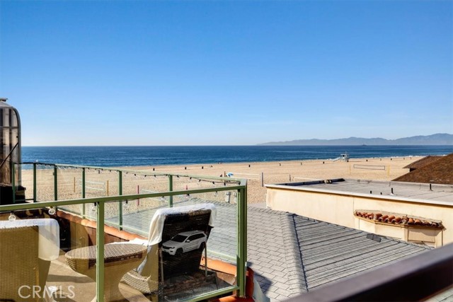 Detail Gallery Image 37 of 53 For 30 the Strand #2,  Hermosa Beach,  CA 90254 - 3 Beds | 3 Baths